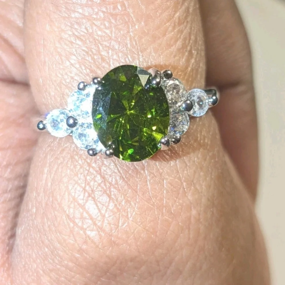 925 Dazzling 8 Ct Brilliant Cut olive green Gem Stone Engagement Ring Sz 10